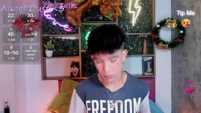 Snapshot of Angeldust19 chatting on 12.23.25 Angeldust19 online show from 12.23.25