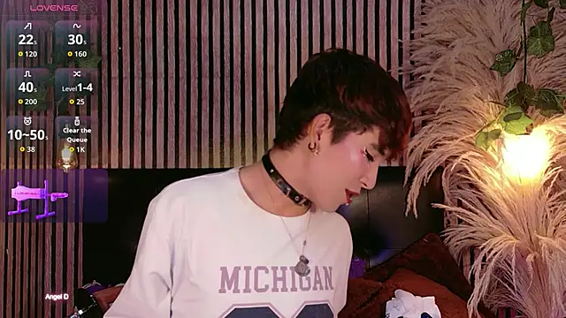 Snapshot of Angeldust19 chatting on 05.20.26 Angeldust19 online show from 05.20.26