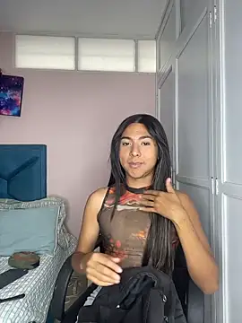 Snapshot of Hopemoretti chatting on 11.19.25 Hopemoretti online show from 11.19.25