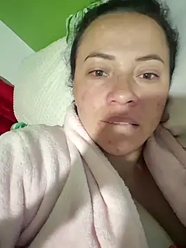 Snapshot of Rouse_hot_ chatting on 11.25.25 Rouse hot online show from 11.25.25