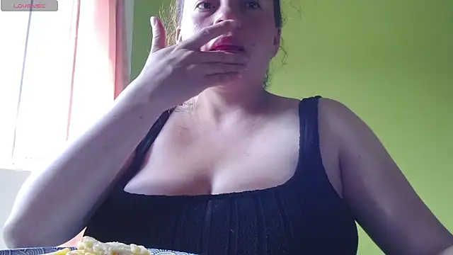 Snapshot of Rouse_hot_ chatting on 06.18.26 Rouse hot online show from 06.18.26