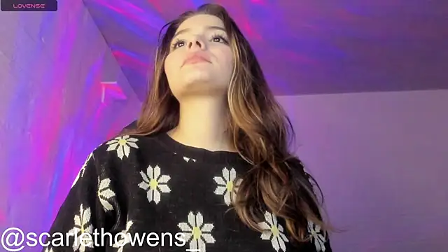 scarlethowens1 online show from 11.23.25