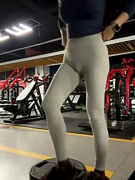 Snapshot of DDREBA chatting on 12.23.25 DDREBA online show from 12.23.25