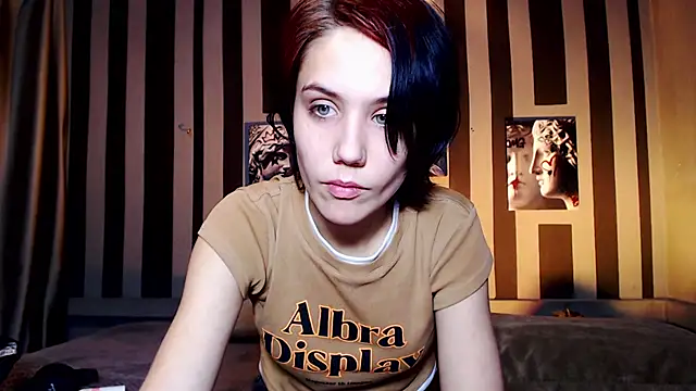 Snapshot of onaloon chatting on 11.24.25 onaloon online show from 11.24.25