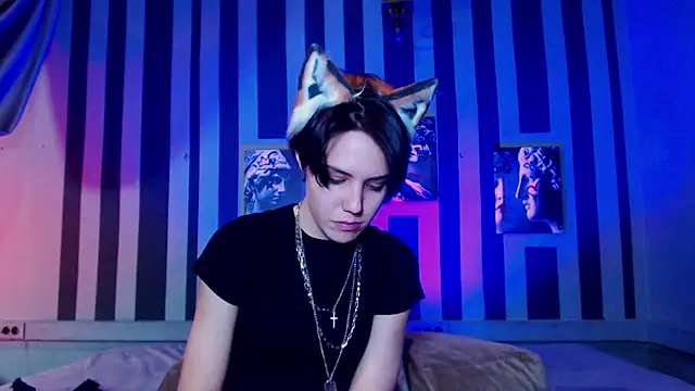 Snapshot of onaloon chatting on 12.17.25 onaloon online show from 12.17.25