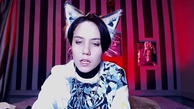 Snapshot of onaloon chatting on 12.19.25 onaloon online show from 12.19.25