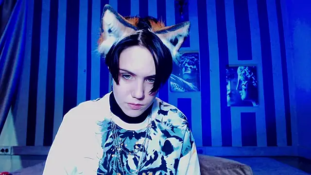 Snapshot of onaloon chatting on 12.20.25 onaloon online show from 12.20.25