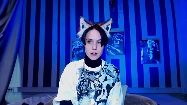 Snapshot of onaloon chatting on 12.23.25 onaloon online show from 12.23.25