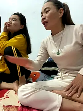 Snapshot of pitty_mymi chatting on 12.02.25 pitty mymi online show from 12.02.25