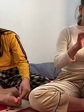 Snapshot of pitty_mymi chatting on 12.19.25 pitty mymi online show from 12.19.25