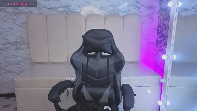 Snapshot of Maleja_v_ chatting on 11.20.25 Maleja v online show from 11.20.25