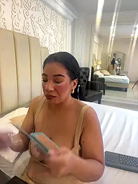 IvannaClaire online show from 12.17.25