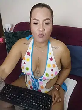 Snapshot of YessikaBaker1_ chatting on 11.28.25 YessikaBaker1 online show from 11.28.25