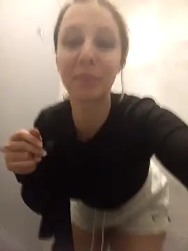 Snapshot of cleopatravodos chatting on 11.21.25 cleopatravodos online show from 11.21.25