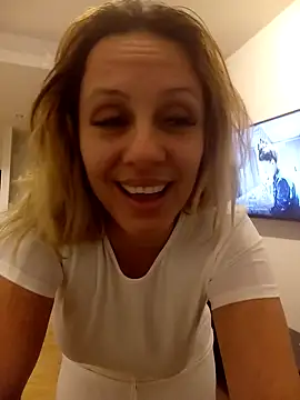 Snapshot of cleopatravodos chatting on 12.02.25 cleopatravodos online show from 12.02.25