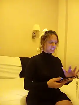 Snapshot of cleopatravodos chatting on 12.15.25 cleopatravodos online show from 12.15.25