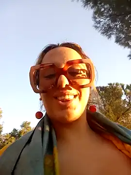 Snapshot of cleopatravodos chatting on 12.17.25 cleopatravodos online show from 12.17.25