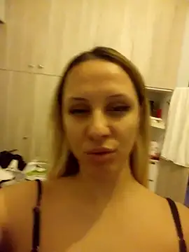 Snapshot of cleopatravodos chatting on 12.19.25 cleopatravodos online show from 12.19.25