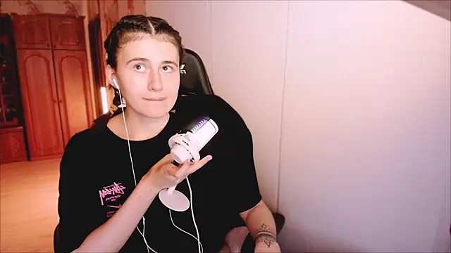 KristinaScott online show from 02.13.26