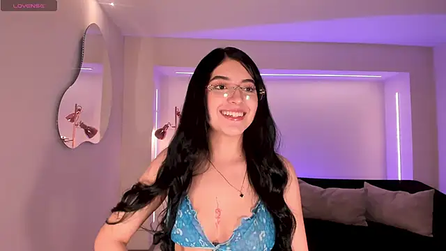 Snapshot of HaileyRoss_ chatting on 02.25.26 HaileyRoss online show from 02.25.26