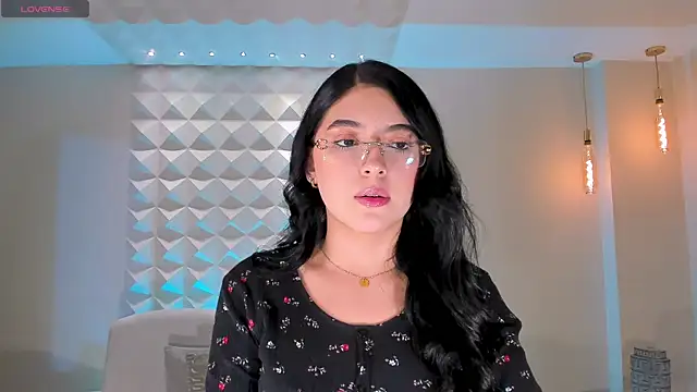 Snapshot of HaileyRoss_ chatting on 03.19.26 HaileyRoss online show from 03.19.26