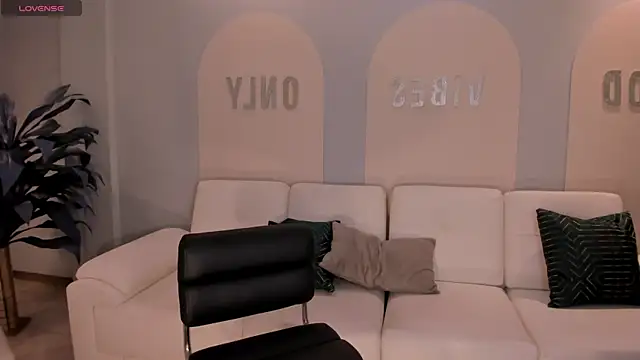 Snapshot of ZaraKafruni chatting on 06.14.26 ZaraKafruni online show from 06.14.26