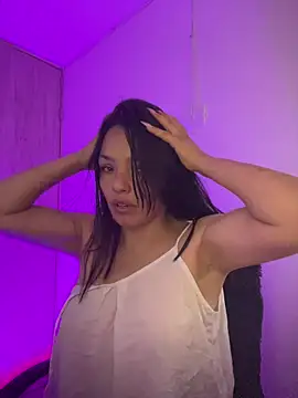 Snapshot of LaraDanverss chatting on 12.15.25 LaraDanverss online show from 12.15.25