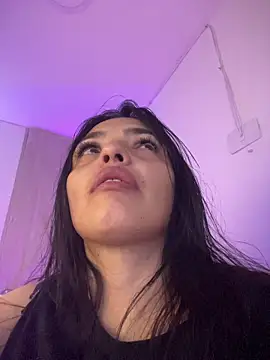 Snapshot of LaraDanverss chatting on 12.19.25 LaraDanverss online show from 12.19.25