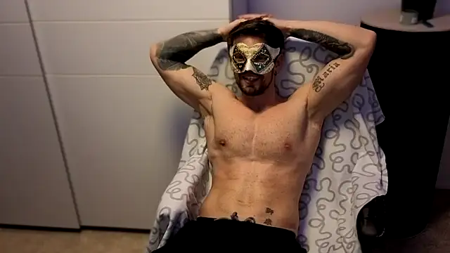 Snapshot of Mystery_Mark chatting on 11.21.25 Mystery Mark online show from 11.21.25