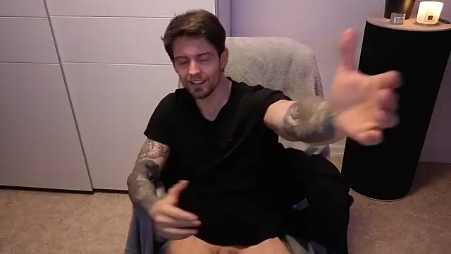 Snapshot of Mystery_Mark chatting on 11.30.25 Mystery Mark online show from 11.30.25