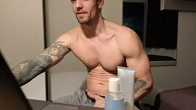 Snapshot of Mystery_Mark chatting on 12.02.25 Mystery Mark online show from 12.02.25