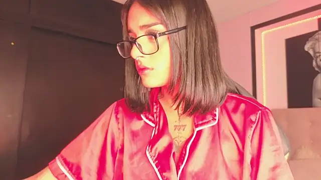 Snapshot of Milu_carbajal_x chatting on 05.20.26 Milu carbajal x online show from 05.20.26