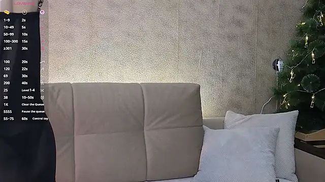 Snapshot of ElaraSable chatting on 12.23.25 ElaraSable online show from 12.23.25