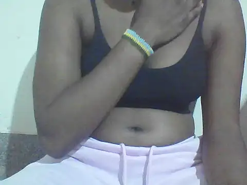 Snapshot of StormzyLeila chatting on 11.21.25 StormzyLeila online show from 11.21.25