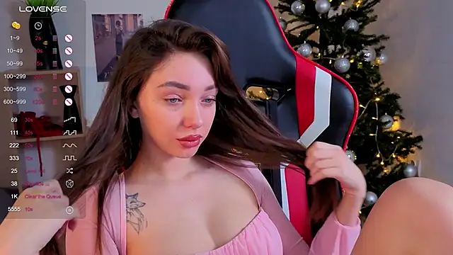 Snapshot of Emilia_mala chatting on 12.20.25 Emilia mala online show from 12.20.25