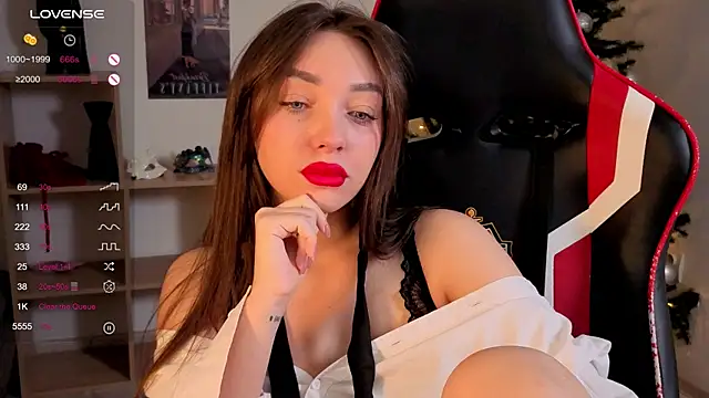 Snapshot of Emilia_mala chatting on 12.21.25 Emilia mala online show from 12.21.25