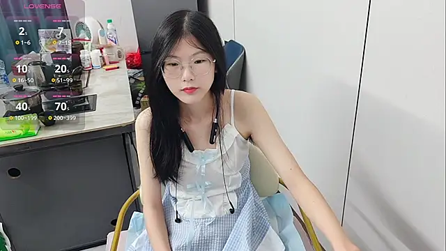 Snapshot of xlin-baby chatting on 04.30.26 xlin-baby online show from 04.30.26