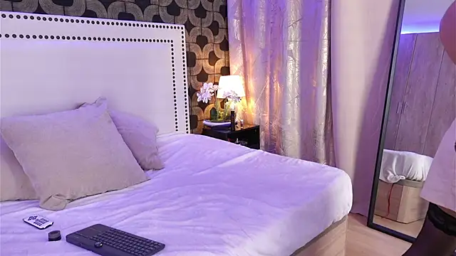 AlexaWhatson online show from 02.23.26