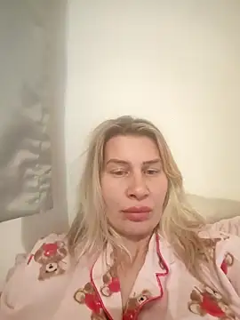 Snapshot of NaughtyClaudia_ chatting on 12.17.25 NaughtyClaudia online show from 12.17.25