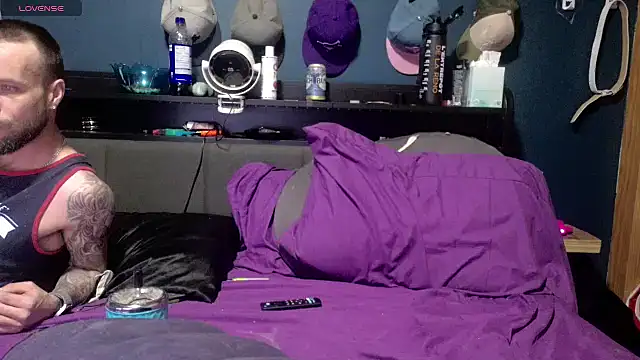 Snapshot of lovecoupleqc chatting on 04.14.26 lovecoupleqc online show from 04.14.26