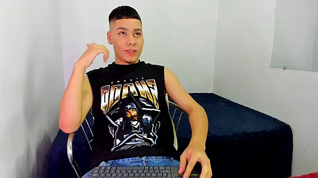 Lucastorrez01 online show from 05.10.26
