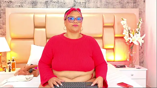 Snapshot of SelennaCooper chatting on 01.12.26 SelennaCooper online show from 01.12.26