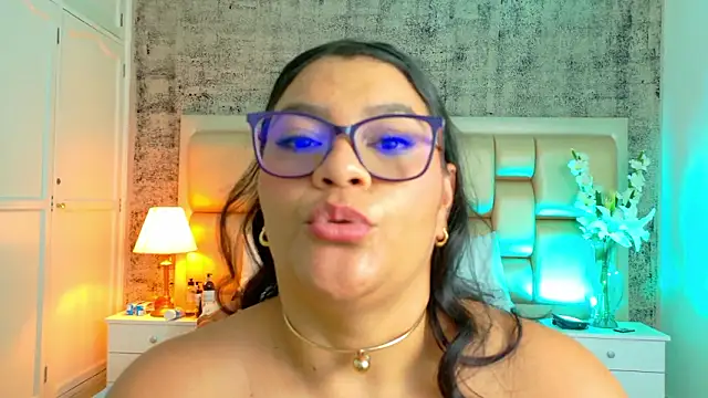 Snapshot of SelennaCooper chatting on 03.17.26 SelennaCooper online show from 03.17.26