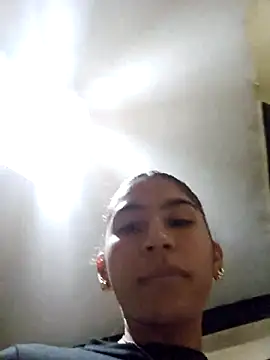 Snapshot of skinnyrox chatting on 11.21.25 skinnyrox online show from 11.21.25