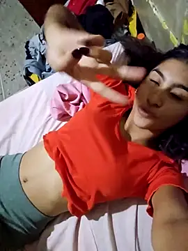 Snapshot of skinnyrox chatting on 11.26.25 skinnyrox online show from 11.26.25