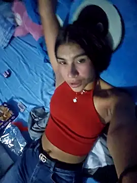 Snapshot of skinnyrox chatting on 01.06.26 skinnyrox online show from 01.06.26