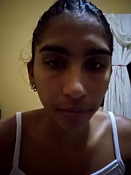 Snapshot of skinnyrox chatting on 01.11.26 skinnyrox online show from 01.11.26