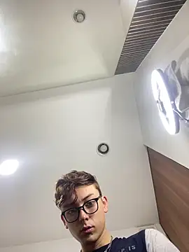 Snapshot of Boyfriend-Hot chatting on 11.19.25 Boyfriend-Hot online show from 11.19.25