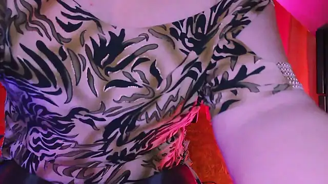 Snapshot of BESTLOLA chatting on 01.13.26 BESTLOLA online show from 01.13.26