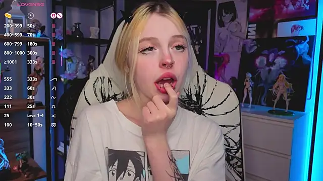 Snapshot of ElvenQueen chatting on 12.02.25 ElvenQueen online show from 12.02.25